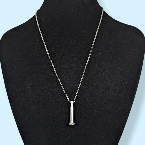 V. Dainty Metal Pendant Necklace - Picture 1 of 5